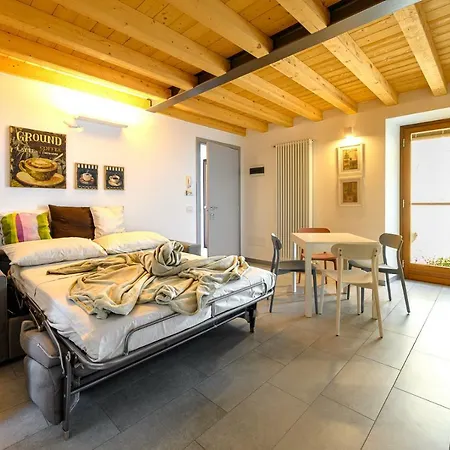Old Town Apartments Tirano Exterior photo