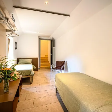 Old Town Apartments Tirano Exterior photo