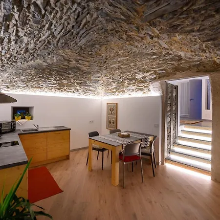 Old Town Apartments Tirano Exterior photo