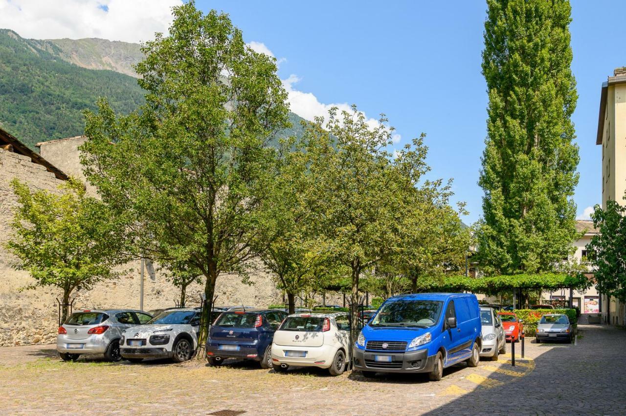 Old Town Apartment Tirano